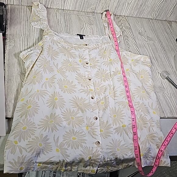 Torrid Ruffle Daisy Print Button Down Tank Top Womens Size 4X NWT - Picture 7 of 9